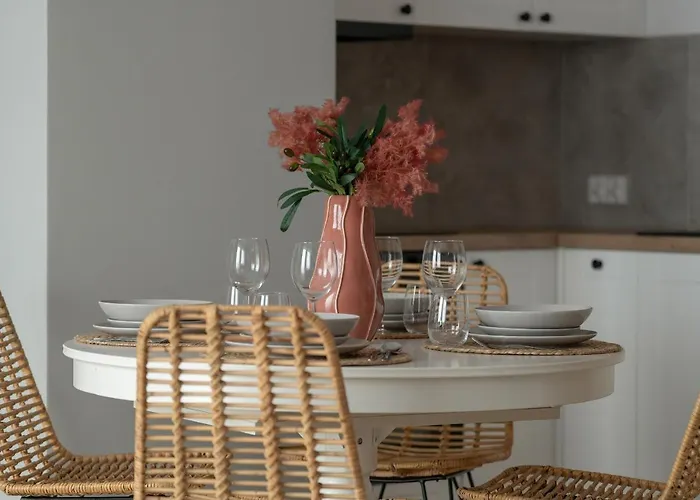 Elegant Apartment For 4 With Parking In Poznan By Noclegi Renters