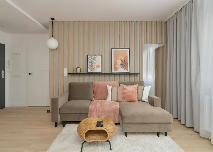 Elegant Apartment For 4 With Parking In Poznan By Noclegi Renters