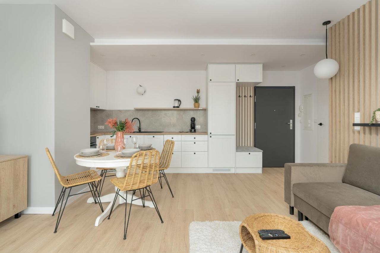 Elegant For 4 With Parking In By Renters * Poznan