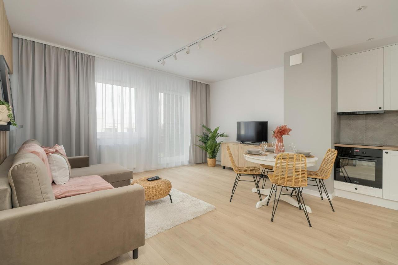 Elegant For 4 With Parking In By Renters Apartment