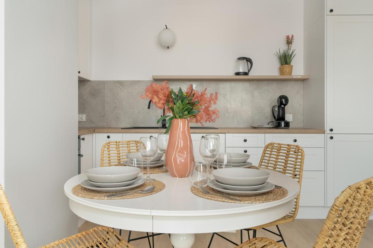 Elegant For 4 With Parking In By Renters