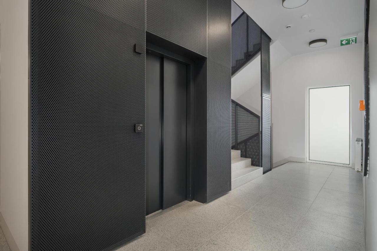 Elegant For 4 With Parking In By Renters