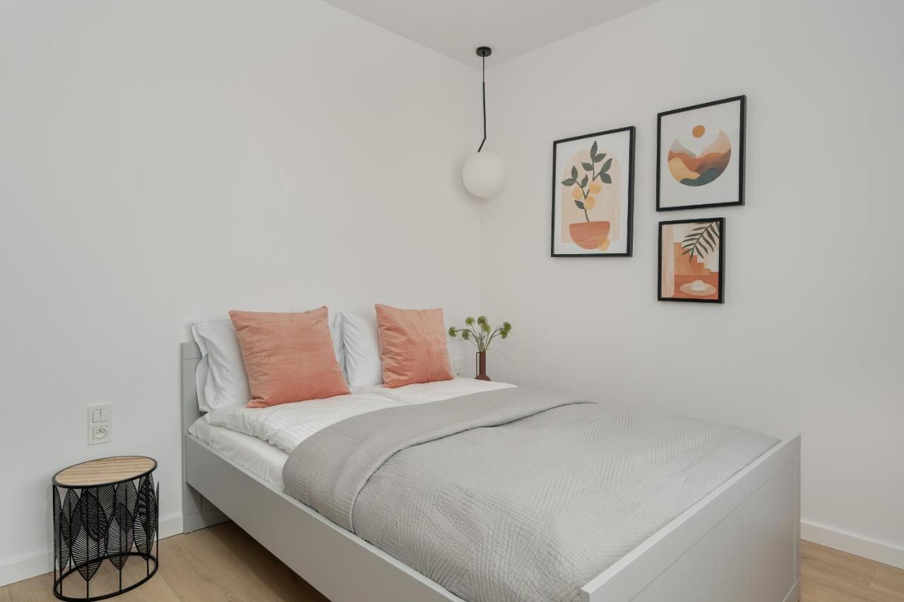 Elegant For 4 With Parking In By Renters