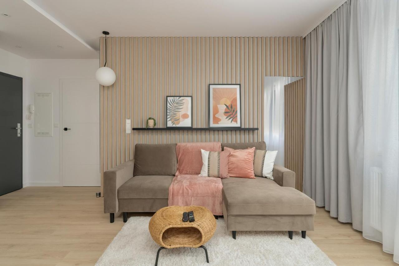 Elegant For 4 With Parking In By Renters * Poznan