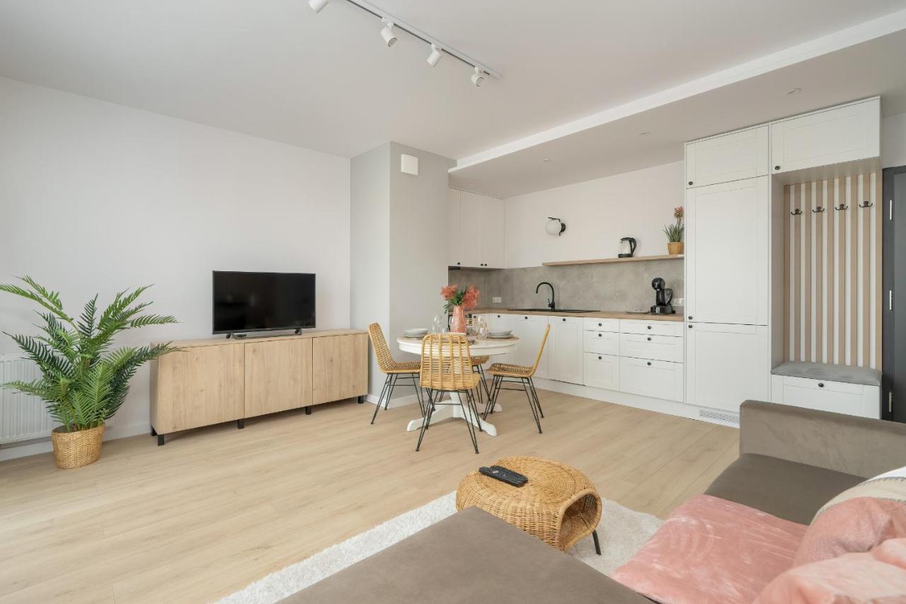 Elegant For 4 With Parking In By Renters Poznan