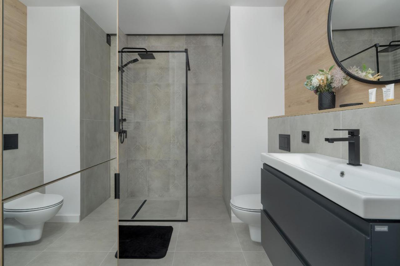 Elegant For 4 With Parking In By Renters *