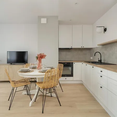 Elegant Apartment For 4 With Parking In Poznan By Noclegi Renters Exterior photo