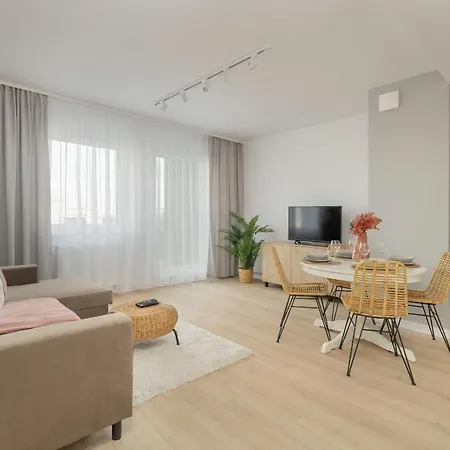 Elegant Apartment For 4 With Parking In Poznan By Noclegi Renters Exterior photo